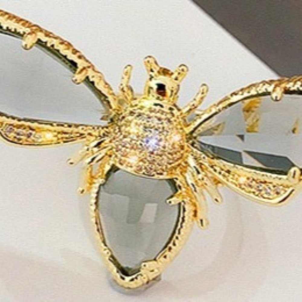 Bee Stoned